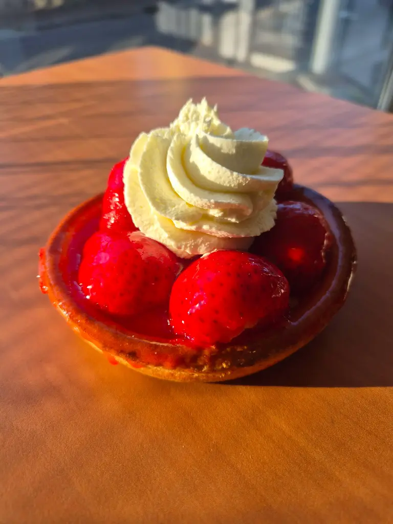 Aardbeien vlaaitje eenpersoons + slagroom (VANAF 31/03!!)