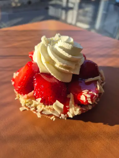 Aardbeien harde wener eenpersoons + slagroom (VANAF 31/03!!)